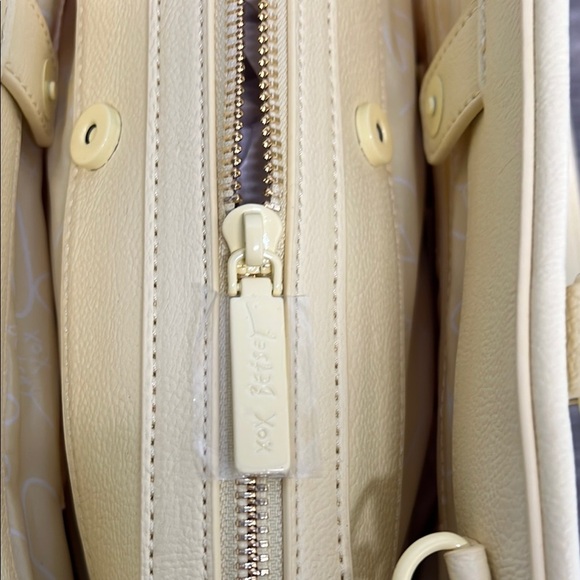 Betsey Johnson | Gingham Tote w/ Daisy Charm  and Crossbody Strap - Picture 10 of 11